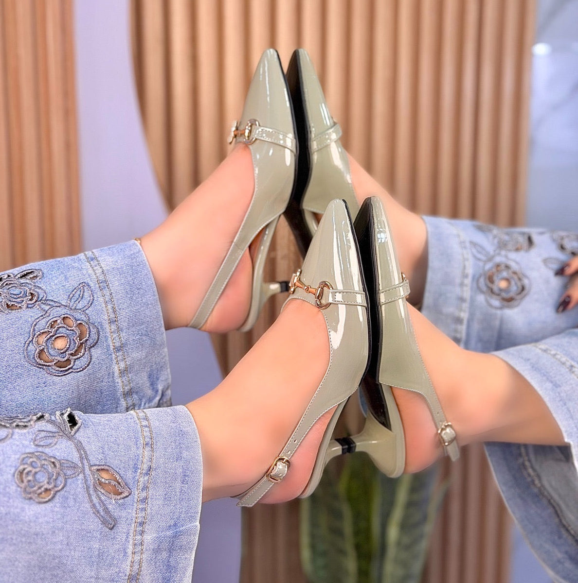 Ref. Michell - Tacon Elegante con Herraje de Lujo
